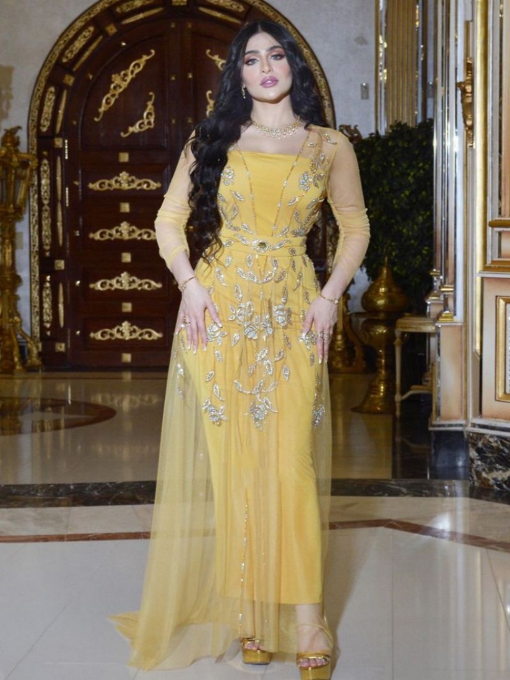 Elegant Yellow Caftan Evening  – Women Formal Wear Sale Bewertung und Preis